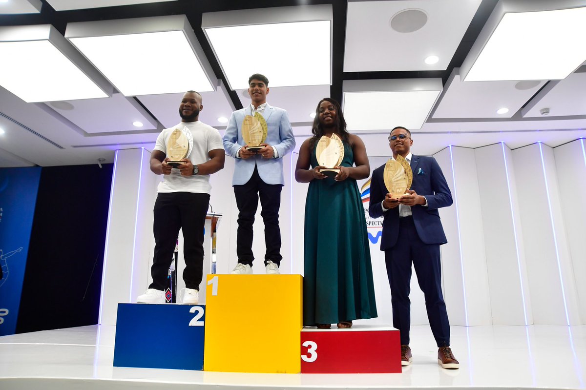 #DeportistadelAño2024 | Los mejores atletas del país recibieron un justo reconocimiento por una temporada llena de éxitos. Ángel Barajas, Karen Palomeque, David Alonso, Queen Saray Villegas y Rigoberto Urán encabezaron la lista de homenajeados.