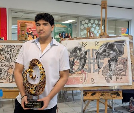 artcurriculum's tweet photo. @chelseaacademy Celebrating Art recent alumni Ethan awarded the Yr13 2024 A-Level Art trophy! https://t.co/wSWzl8r06O