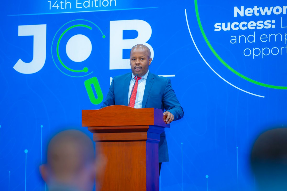 CityofKigali's tweet image. Umuyobozi w'Umujyi wa Kigali @dusengiyumvas yavuze ko hashingiwe ku mibare, urubuga #JobNet rugira uruhare rufatika mu kugabanya ubushomeri. 

Muri JobNet iheruka, abasaga 250 babonye akazi gahoraho, abasaga 250 babona akazi kadahorano na ho abandi basaga 2000 bahabwa amahugurwa