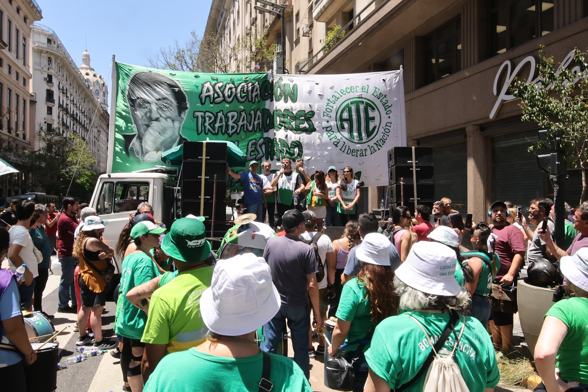 Tras la expulsión de Kueider, Catalano pidió ir "por lo que motivó la compra de su voto: hay que derogar la Ley de Bases"