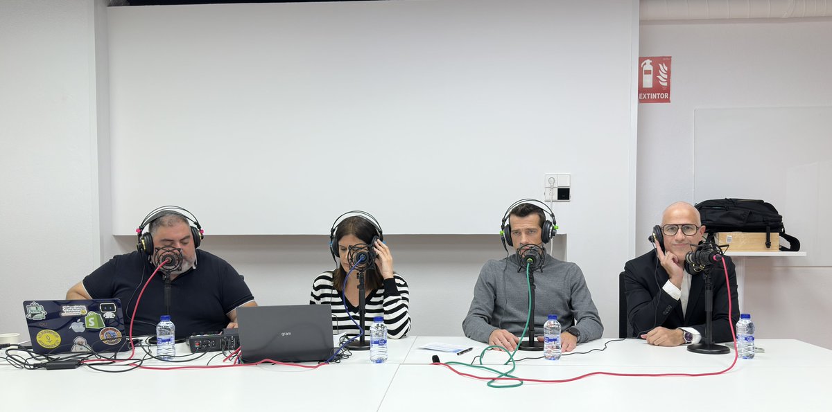 azurallyglobal's tweet photo. ¡Sesión de grabación de #TardeoEcommerce con @Ecommerce_es! Esta vez, nos sumergimos con COLORBABY y Grupo Soldad en el apasionante mundo del Black Friday y las campañas navideñas.

¿Quieres descubrir de lo que se ha hablado? Presta atención, ¡muy pronto podrás escucharlo!🎧 https://t.co/QVnE0oImYy
