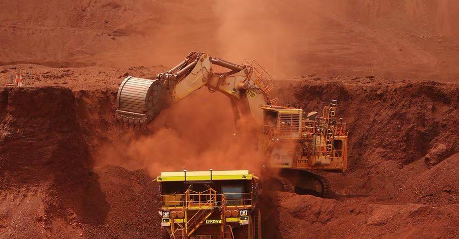 climacritic's tweet photo. Per generare l'elettricità di tutta la UE servirebbero 5 miliardi di pale eoliche da 2MW. Ciascuna di esse richiede 1.671 tonnellate di materiale, tra cui 1.300 tonnellate di cemento, 295 tonnellate di acciaio, 48 tonnellate di ferro, 24 tonnellate di fibra di vetro, da ripetere ogni 10-20 anni con scavo di 8 trilioni di tonnellate di materiali. Le energie rinnovabili non sono più pulite e più ecologiche dei fossili e richiedono un'enorme quantità di idrocarburi per estrarre il minerale. 
Di tutto ciò nessun ecologista parlerà mai.
