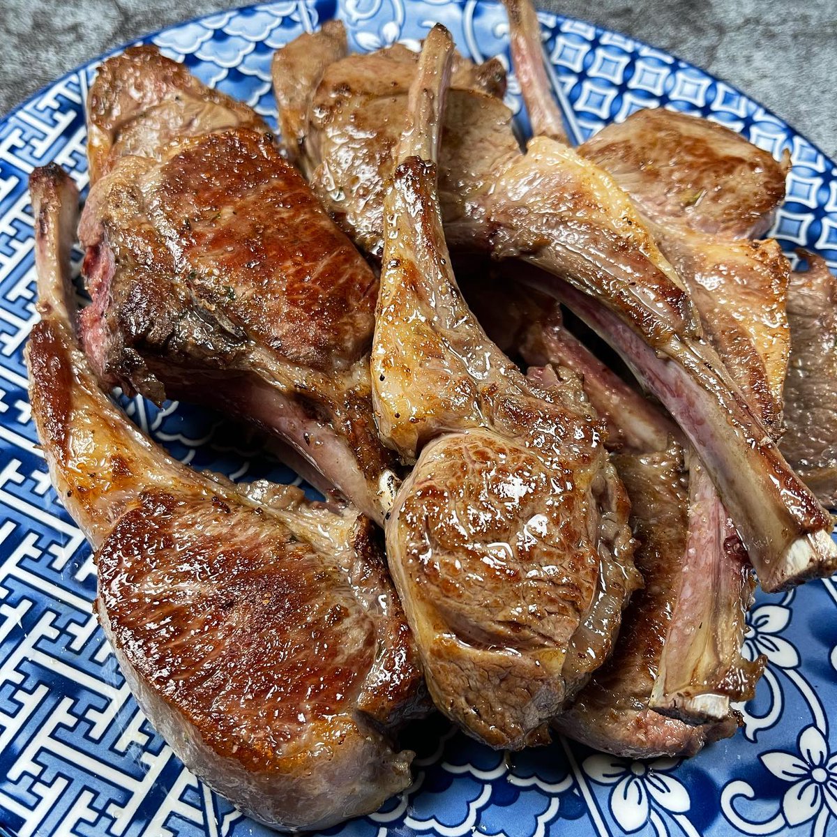 ohsnapletseat's tweet photo. Cumin Lamb Chops! I love the flavors of lamb and cumin together, inspired by Xinjiang Cumin Lamb Stir Fry! These can be pan fried or grilled! ๐คค๐คค๐คค
Recipe link - https://t.co/5snOKL2KhD
#asianfood #cuminlamb #lambchops #rackoflamb #chinesecooking https://t.co/IdSkw49AF8