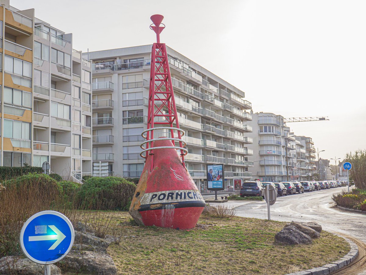 VillePornichet's tweet photo. 🖌️𝐄𝐥𝐥𝐞 𝐫𝐞𝐯𝐢𝐞𝐧𝐝𝐫𝐚 + 𝐛𝐞𝐥𝐥𝐞 𝐪𝐮𝐞 𝐣𝐚𝐦𝐚𝐢𝐬 !
Ce matin, notre bouée rouge a pris le large pour être restaurée par EPAN - Ecole de Production de l'Agglomération Nazairienne
👉 en savoir + : https://t.co/8v2CzZIEPz
#pornichet #patrimoine #restauration #frontdemer https://t.co/Pxhe3SIXif