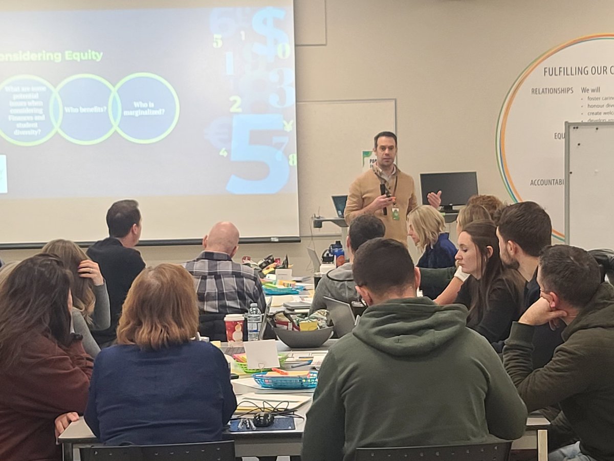 Candace_EJ's tweet photo. An amazing day of learning for @StoonPubSchools teachers to explore the new SK Financial Literary curriculum.  #Financialawareness #moneysense #spslearn https://t.co/IxWp1vaajR