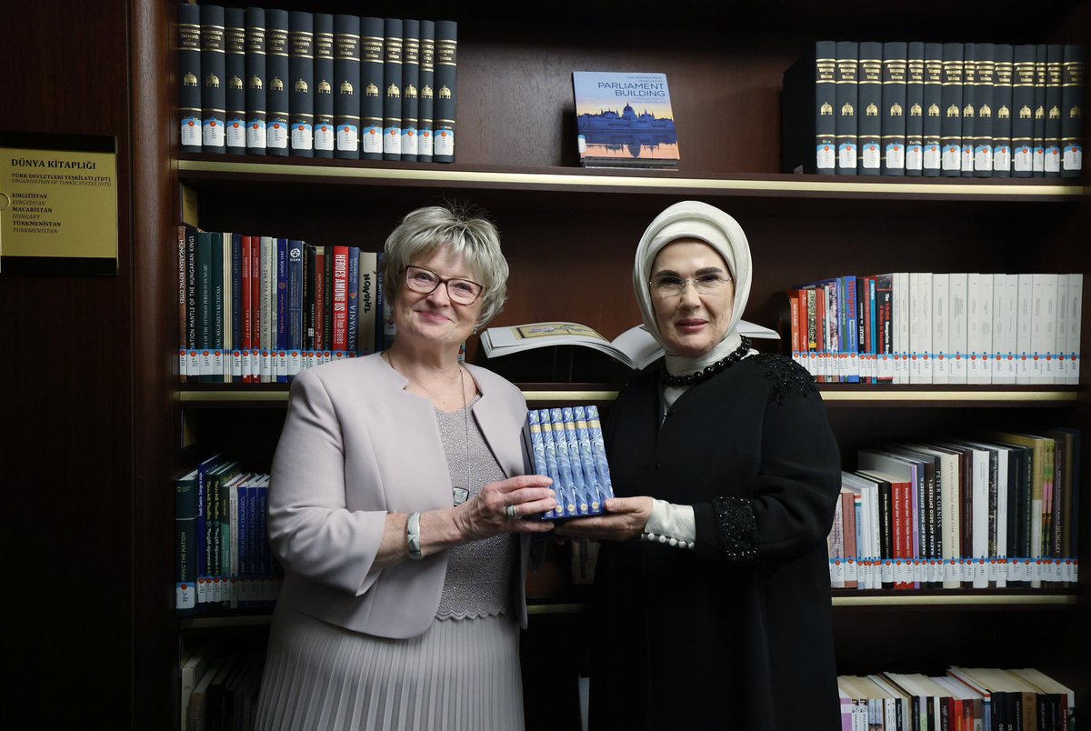 2024 Türkiye-Macaristan Kültür Yılı kapsamında ülkemizi ziyaret eden Macaristan Cumhurbaşkanı’nın eşi Zsuzsanna Nagy Hanımefendi ile bir araya geldik. 

Cumhurbaşkanlığı Millet Kütüphanesi’ni ve Fatih Sultan Mehmet Sergisi’ni ziyaret ettik. 

Fatih Sultan Mehmet’in sanata, bilime