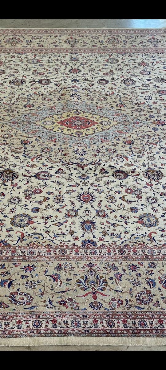 SHEBACARPETS's tweet photo. Genuine handmade pure Silk Kashan Persian carpet from Sheba Carpets Stores UAE. Large area rug is size 3x4 meters and has floral design. 
Please telephone or DM +971506786168
#handmaderugs #handknotted #persian #carpet #UAE #interiordecor #interiors https://t.co/zXxauBSLde
