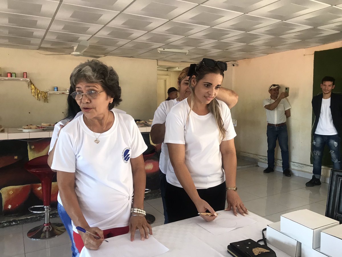 ETECSAGranma's tweet photo. CAT Granma celebra los 15 años de inaugurado, 12 ejecutivas que laboran con entrega y profesionalidad. Hoy celebramos con diversas actividades #Etecsa #EsteEsMiAzul @ArielAguilarC2 https://t.co/2F1ie1BFXc