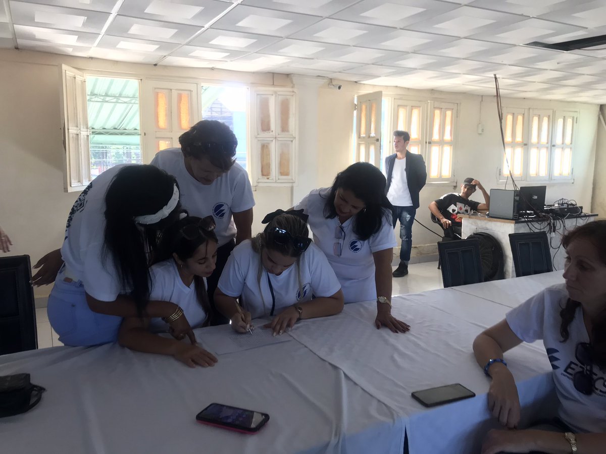 ETECSAGranma's tweet photo. CAT Granma celebra los 15 años de inaugurado, 12 ejecutivas que laboran con entrega y profesionalidad. Hoy celebramos con diversas actividades #Etecsa #EsteEsMiAzul @ArielAguilarC2 https://t.co/2F1ie1BFXc