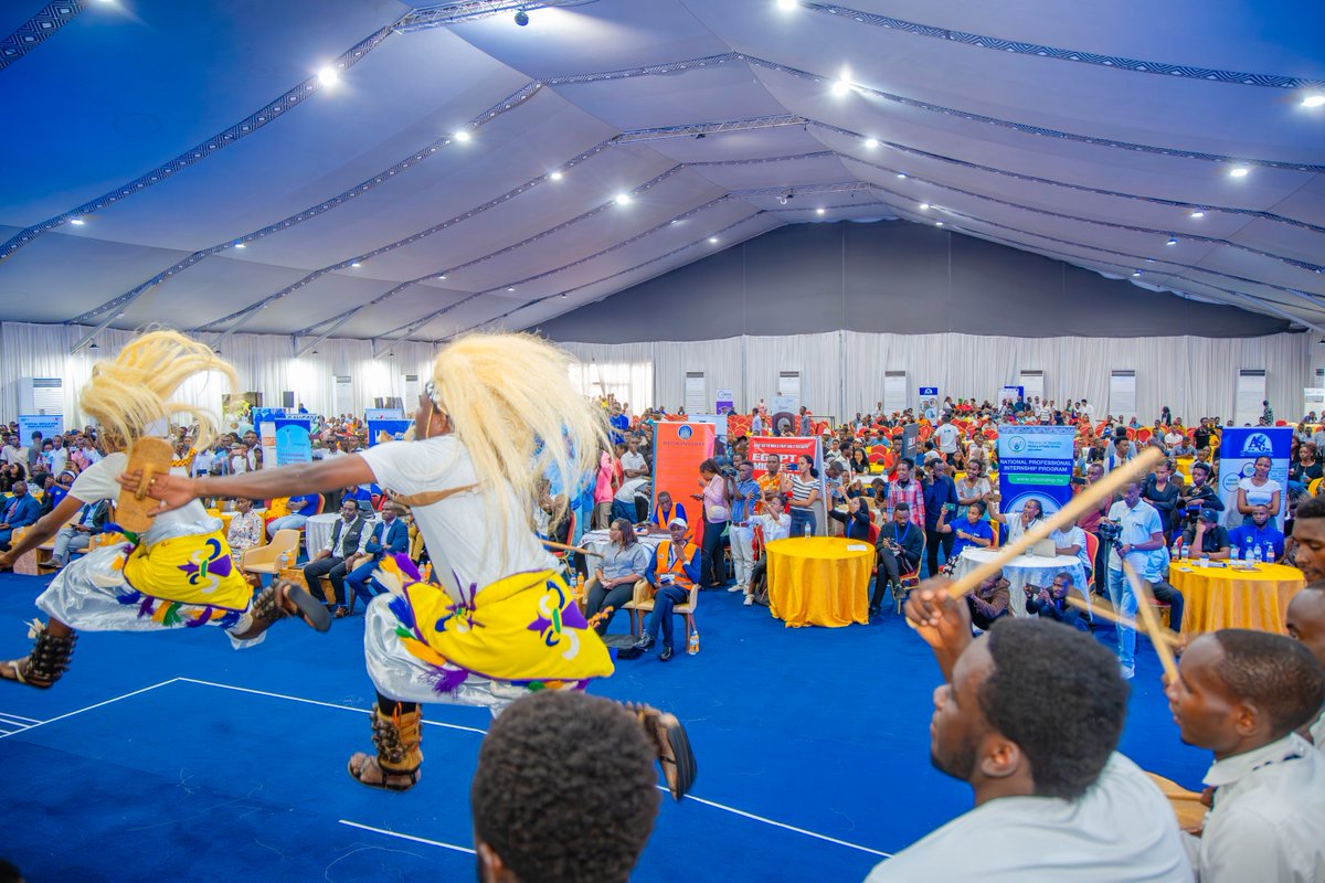 CityofKigali's tweet image. Umuyobozi w'Umujyi wa Kigali @dusengiyumvas yavuze ko hashingiwe ku mibare, urubuga #JobNet rugira uruhare rufatika mu kugabanya ubushomeri. 

Muri JobNet iheruka, abasaga 250 babonye akazi gahoraho, abasaga 250 babona akazi kadahorano na ho abandi basaga 2000 bahabwa amahugurwa