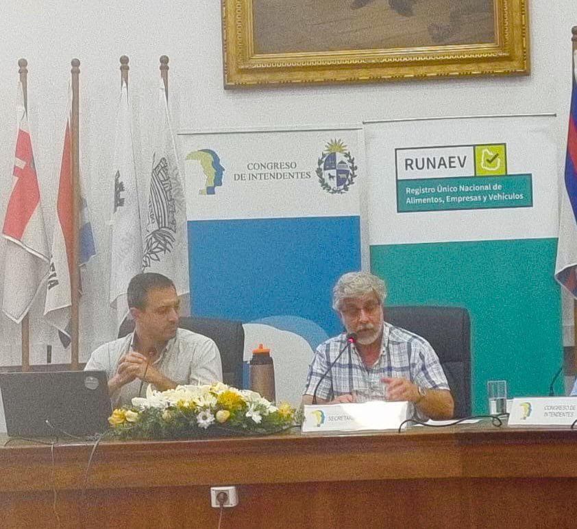 turcoifran's tweet photo. Ayer en el @cintendentesuy participamos y expusimos durante el último Plenario de Bromatología del 2024. Realizamos un balance de la puesta en marcha del #RUNAEV, en exitosa producción desde el 14 de octubre. https://t.co/AE1LP9gHga