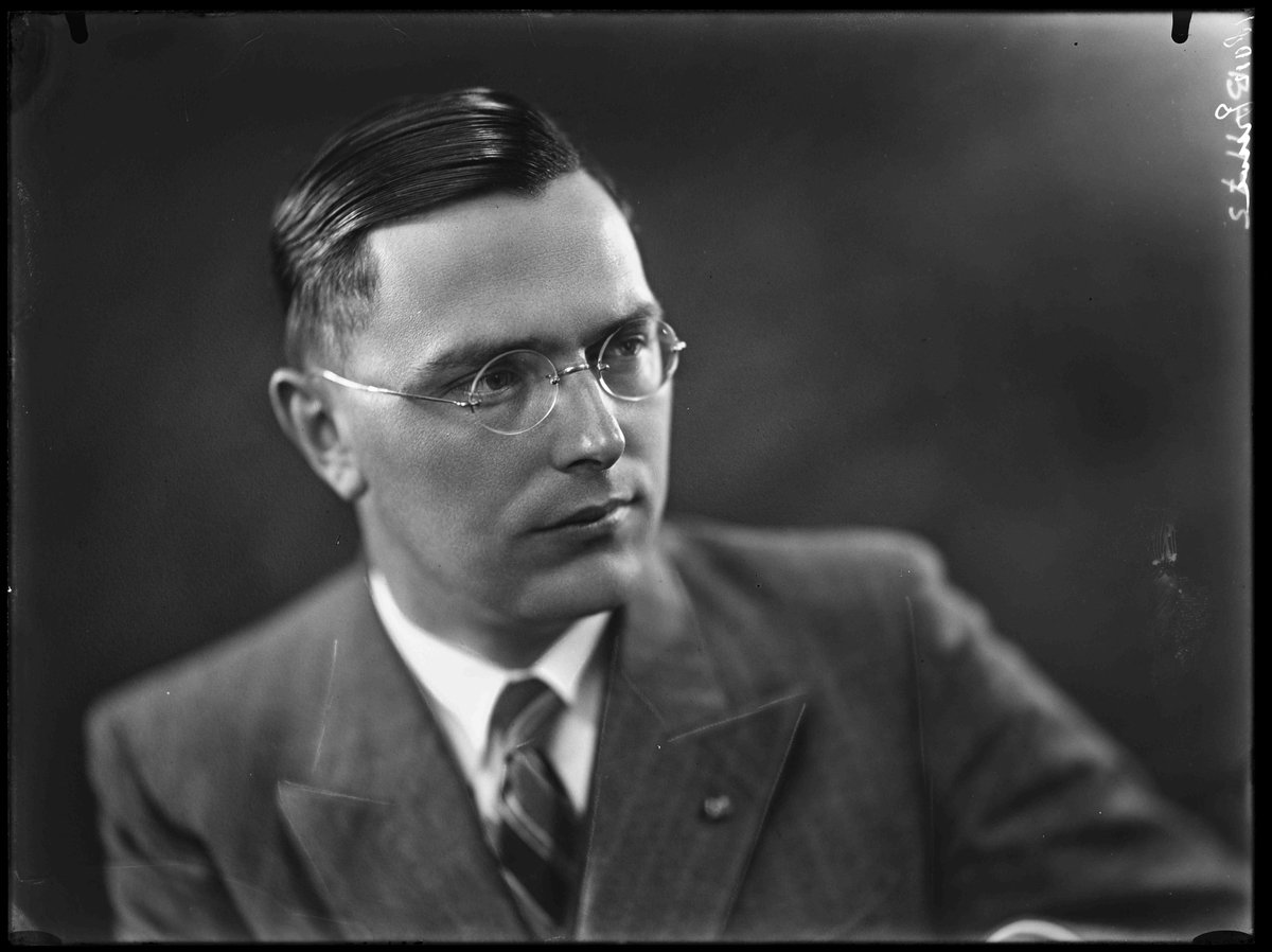 Dommaraju Gukesh is de nieuwe wereldkampioen schaken. Max Euwe won die titel in 1935, waarna er een heuse schaakgolf uitbrak.
Mijn verhaal staat op sportgeschiedenis.nl/nieuw/max-euwe…