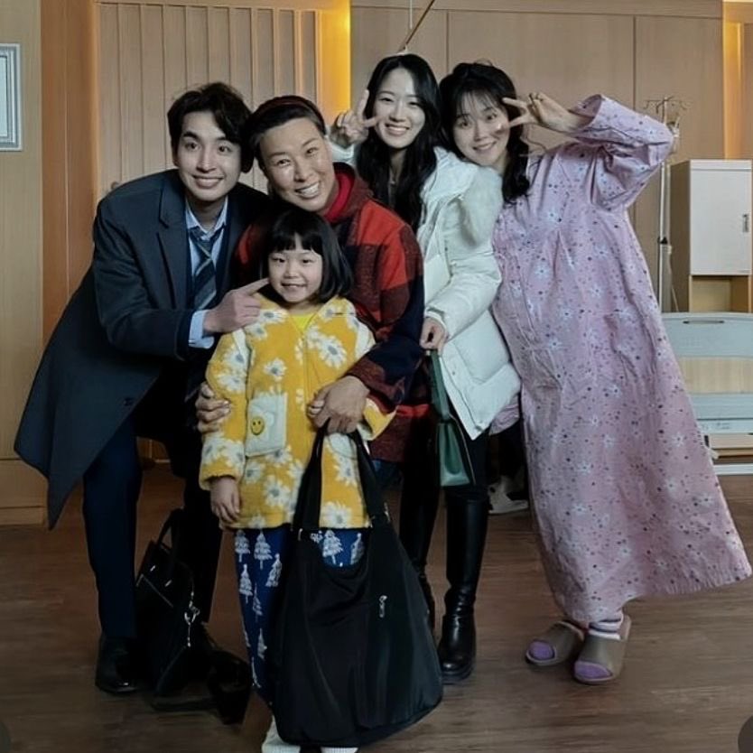 나 왜 이 사진 처음 보냐며ㅠㅠㅠㅜ
완전 가족사진이쟈낭🥹