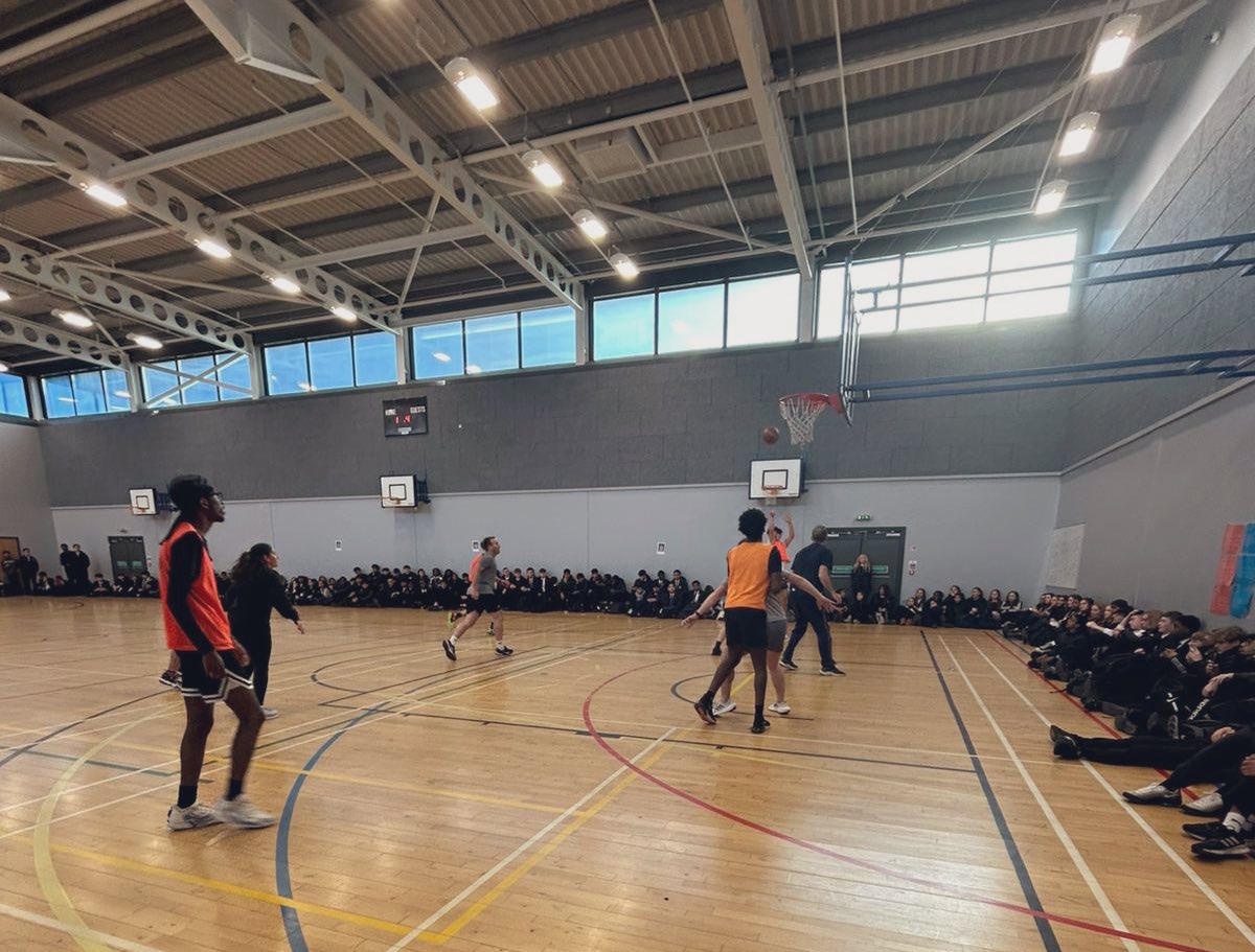 CHALLENGE THE STAFF - DAY 4 🏀

A win for the Seniors today means that the final score this week is:

Staff 2 - 2 Senior Pupils 🤝👏

Well done to all staff &amp; pupils that took part 🙌

Thanks to everyone who came to watch/supported the school’s Advent Charity 😁👍

#TeamHolyRood