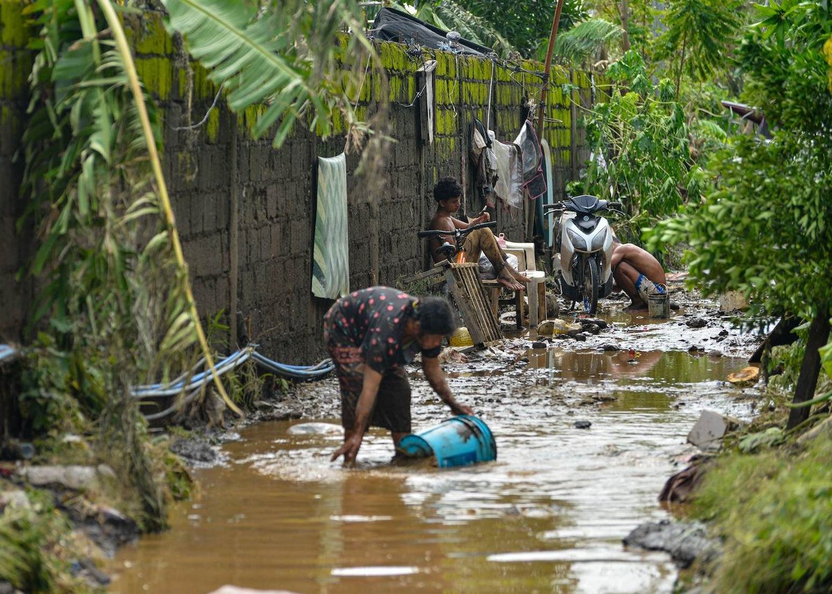 CarbonBrief's tweet image. NEW – Record-breaking Philippines typhoon season was ‘supercharged’ by climate change | @AyeshaTandon  w/ comment from @avrances @clairrbarnes Ben Clarke 

Read here ➡️ buff.ly/4g7p9DK