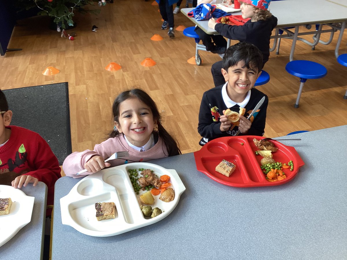 sunnybankschool's tweet photo. ⭐️YEAR 1⭐️ We had a wonderful Christmas lunch - it was delicious! Thank you to our fabulous kitchen staff 🧑‍🍳😋🎅🎄 https://t.co/t8Y3PdJdhd
