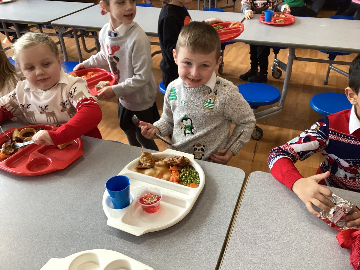 sunnybankschool's tweet photo. ⭐️YEAR 1⭐️ We had a wonderful Christmas lunch - it was delicious! Thank you to our fabulous kitchen staff 🧑‍🍳😋🎅🎄 https://t.co/t8Y3PdJdhd