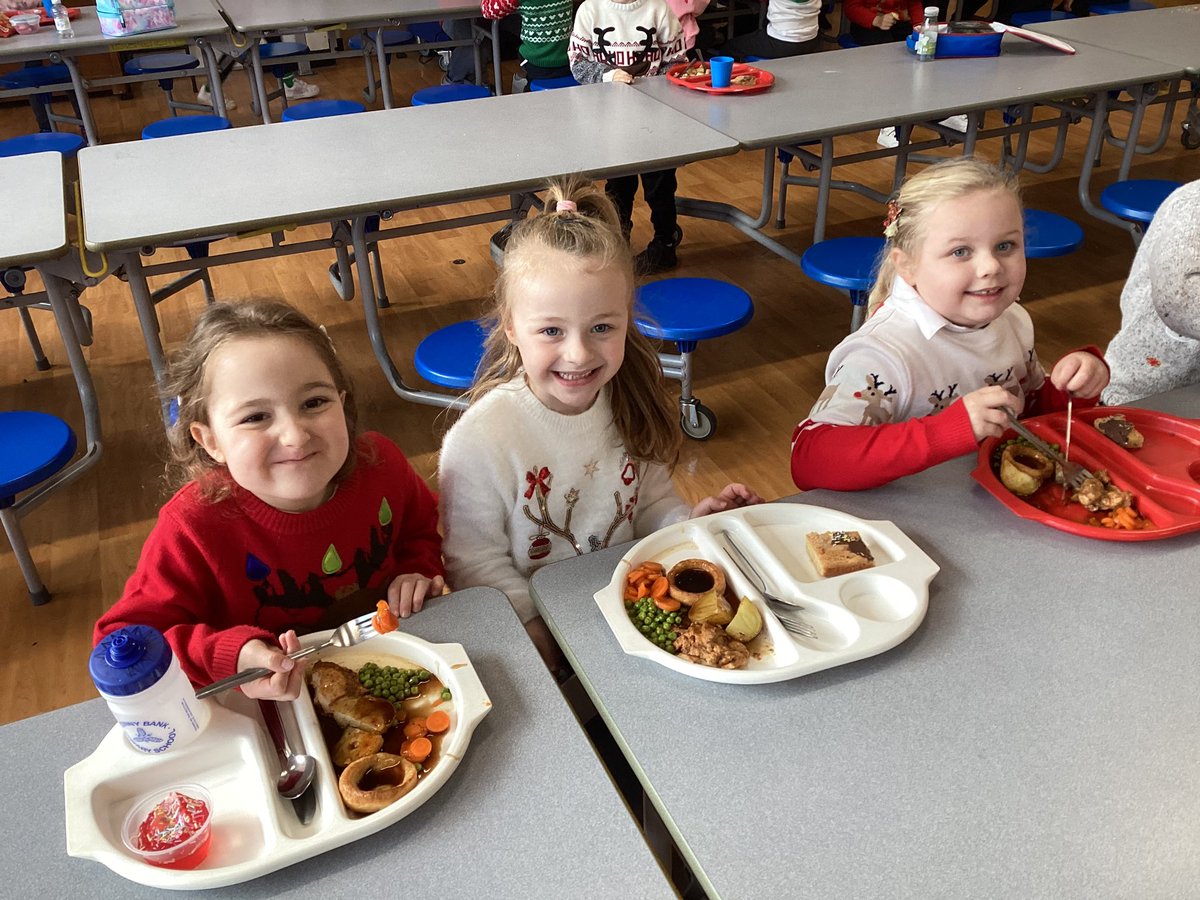 sunnybankschool's tweet photo. ⭐️YEAR 1⭐️ We had a wonderful Christmas lunch - it was delicious! Thank you to our fabulous kitchen staff 🧑‍🍳😋🎅🎄 https://t.co/t8Y3PdJdhd