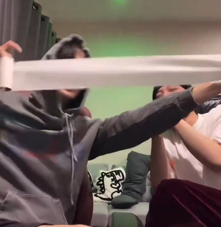 minervablessyou's tweet photo. ความแม็กกี้บาสรักกันเกินน เขินจนกรี๊ดแล้วกรี๊ดอีกก็ไม่ทิ้งกัน พี่ก็คือยืดทิชชู่บังเผื่อน้องด้วย ถึงจะไม่ช่วยอะไรก็เหอะ กูจะรั่ว โอ้ยยย เอ็นดูมาก😂

JOHANNORTH BLOOMING LOVE
#FoureverYouEP11 https://t.co/oeFU87qWqJ