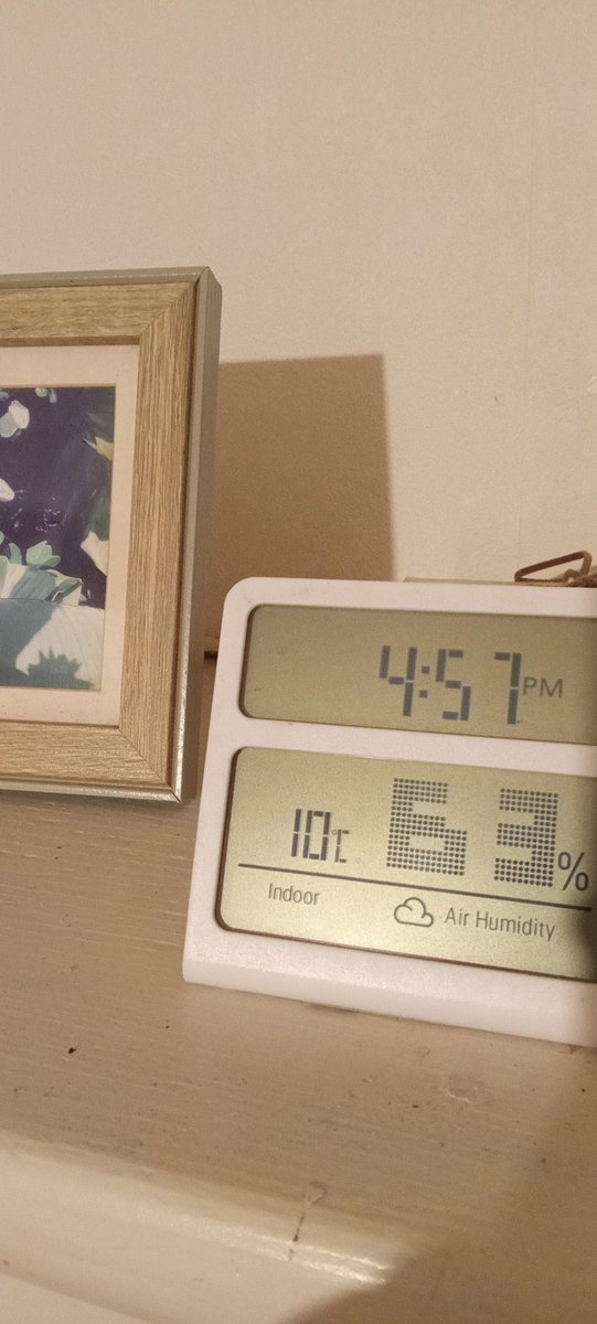 10° dans la maison.
La facture d'énergie est passée de 220€ à 430€ par mois en seulement 10 ans.
Obligé de choisir entre manger convenablement ou se chauffer, le choix est vite fait.
J'ai honte pour ceux qui ont remis Macron et sa clique au pouvoir.