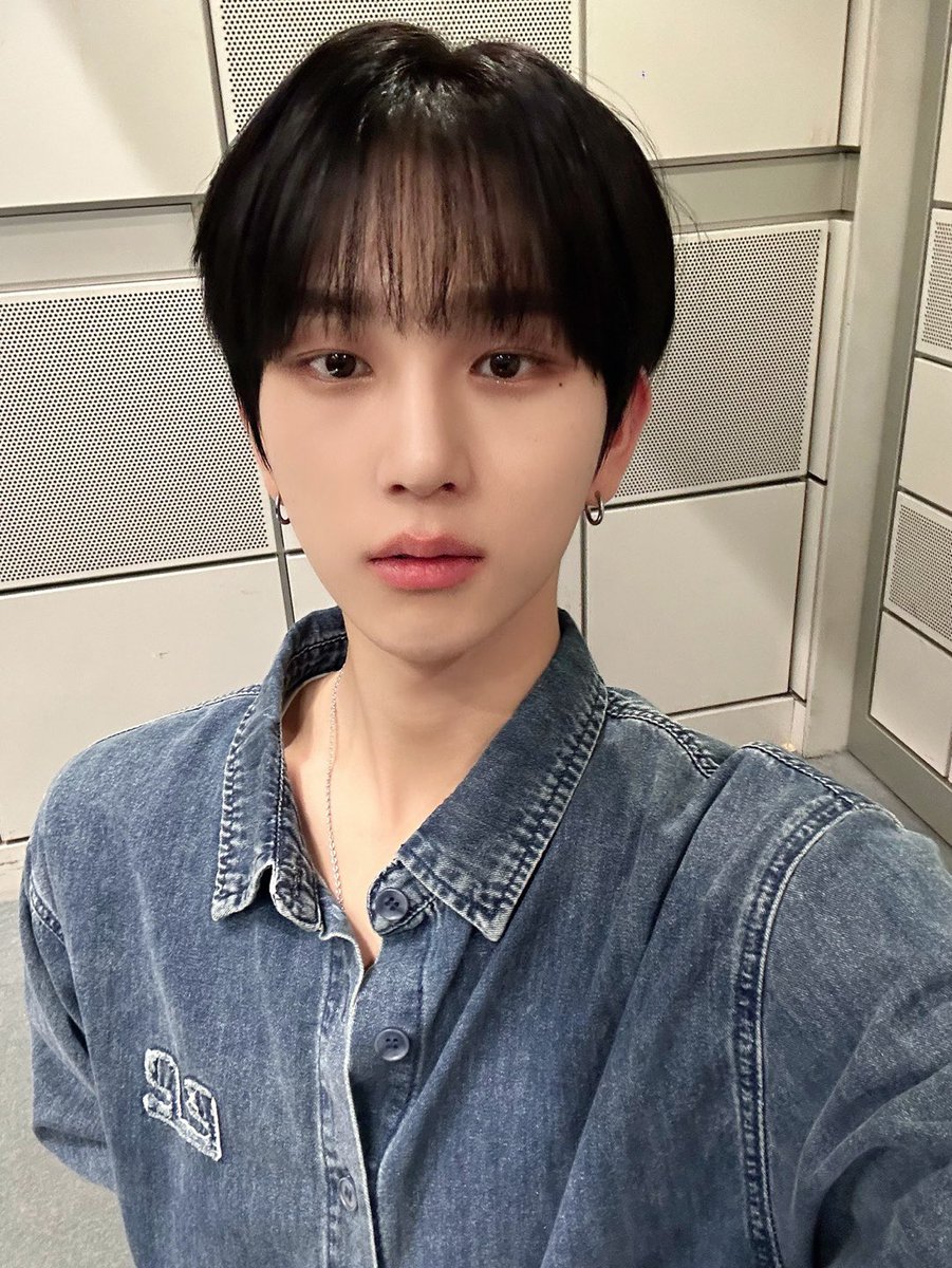 by_EPEX's tweet photo. 날이 추우니까 따듯한 밤 보내요🥹🥹

#EPEX #이펙스 #BAEKSEUNG #백승 #백전백승 https://t.co/VKl1hVPdsr