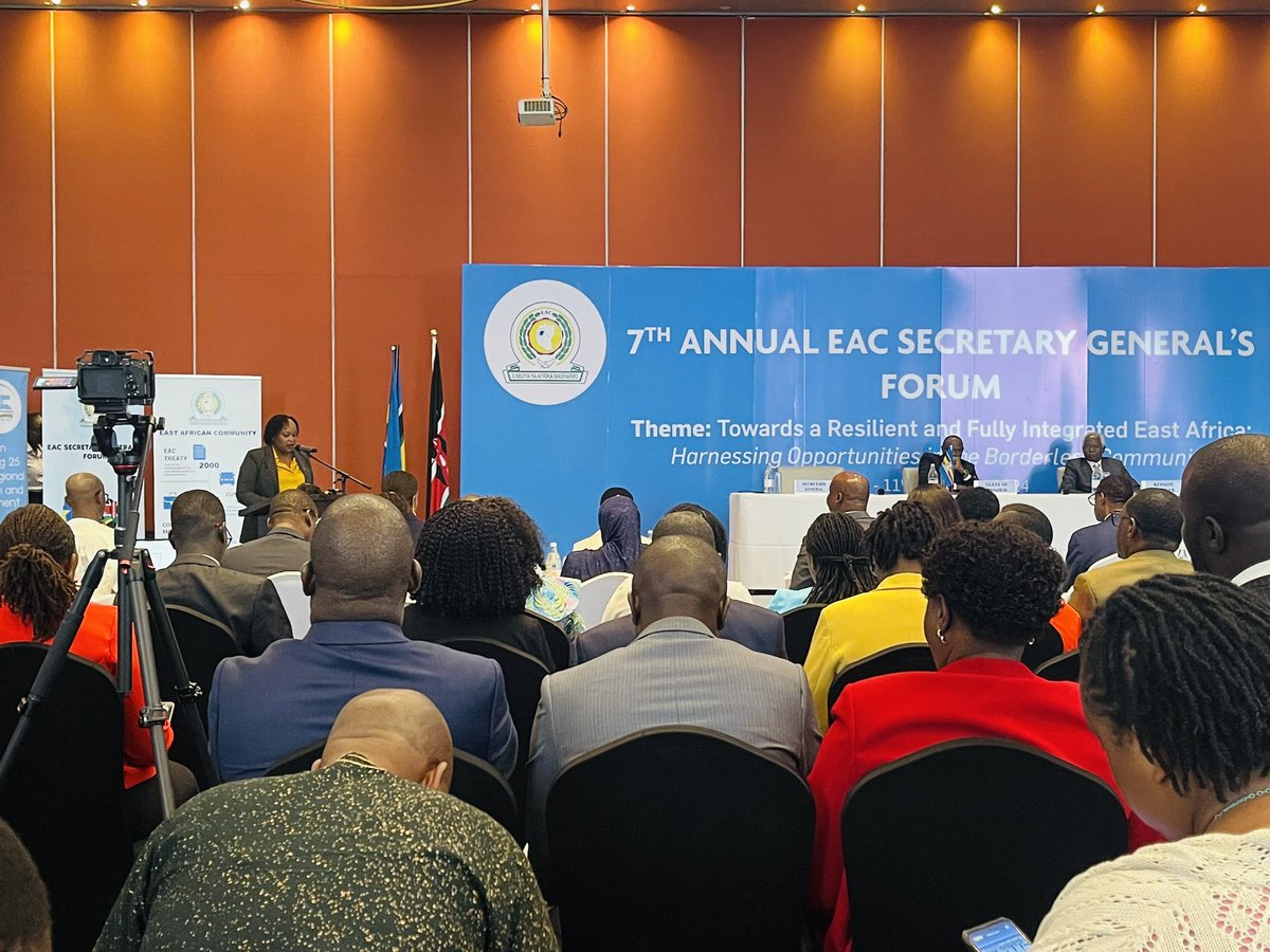 AyoubViolet's tweet photo. 📢 7th EAC Secretary General Forum
🗓️ 10-11 Dec 2024
📍 Pullman Hotel, Nairobi, Kenya

SG Forum ni nini?
Ni jukwaa linaloimarisha ushirikiano wa kikanda kwa kuleta pamoja sekta binafsi, asasi za kiraia na makundi mengine ya maslahi kujadili changamoto na fursa za maendeleo ya EAC https://t.co/lIUlkvBAOA
