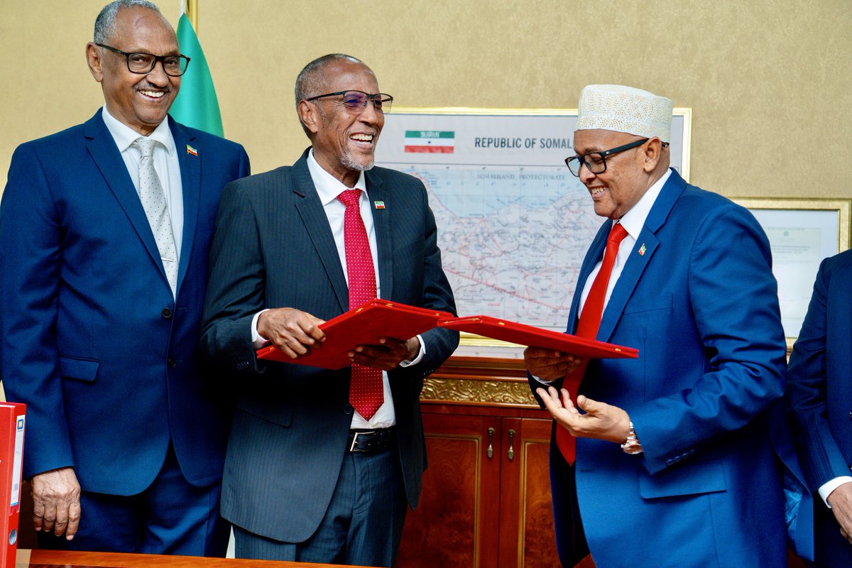KULMIYE Party (@xisbigakulmiye) on Twitter photo The new President recently elected by the people of the Republic of Somaliland H.E. Abdirahman Mohamed Abdilahi (Irro), has today officially taken over from the 5th President of the Nation H.E. Muse Bihi Abdi (<a href="/musebiihi/">Muse Bihi Abdi</a>).
#RepublicofSomaliland #somalilandelections2024 The new President recently elected by the people of the Republic of Somaliland H.E. Abdirahman Mohamed Abdilahi (Irro), has today officially taken over from the 5th President of the Nation H.E. Muse Bihi Abdi (<a href="/musebiihi/">Muse Bihi Abdi</a>).
#RepublicofSomaliland #somalilandelections2024