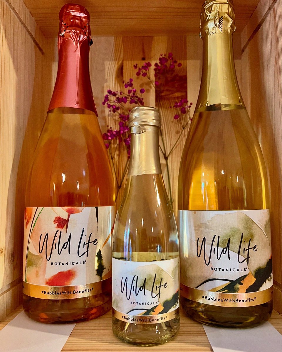 winehubdevon's tweet photo. It doesn’t have to be a boozy one this festive season. Enjoy an alcohol free Sparkling tea or Botanical sparkling wine! Both made in 🇬🇧 

https://t.co/cJa1OLX401 #alcoholfree https://t.co/dA22te2uY8