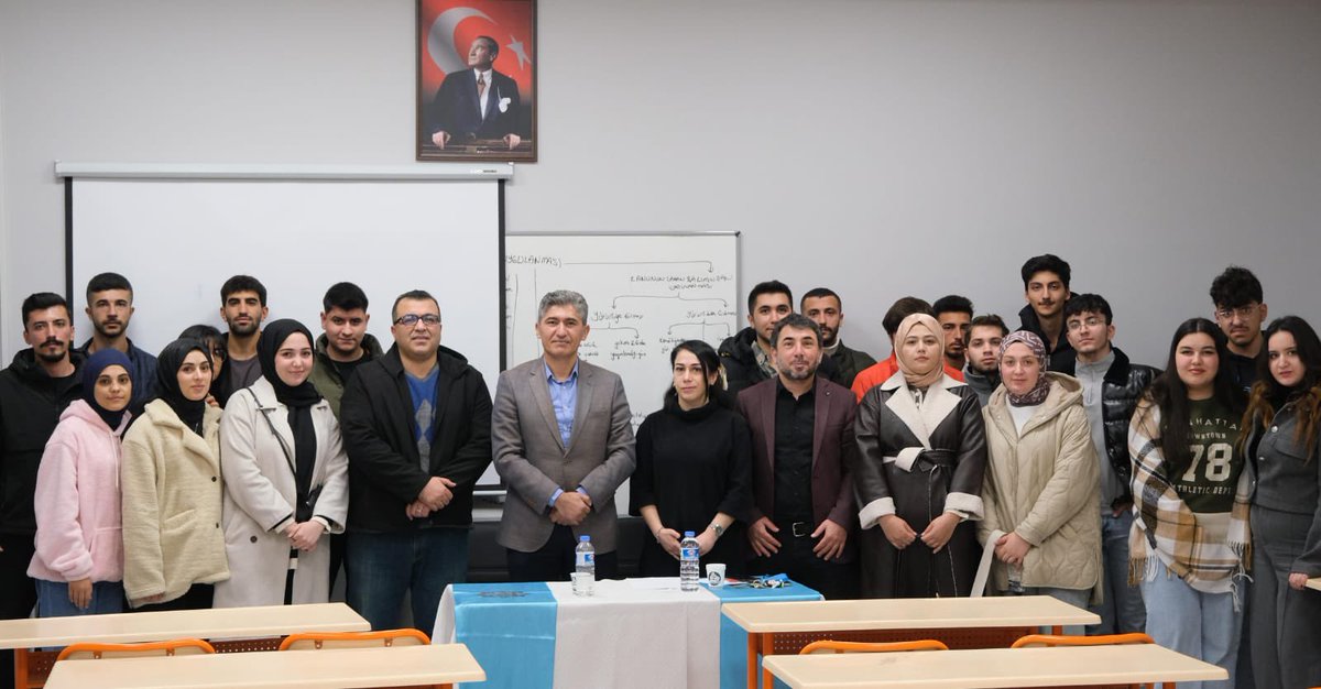 mtu_stm's tweet photo. RTS koordinatörlüğünde Usta - Öğrenci Buluşması adı altında Malatya Radyocular Derneği Başkanı Sinan CAVLAK'ın katılımıyla  “Yerel Medyanın Gelişimi ve Demokrasiye Etkisi” konulu söyleşi gerçekleştirildi. Katılımı ve sunumları için Sn. Sinan CAVLAK'a teşekkür ederiz. @MTU_ozaledu https://t.co/HhsFQShGkW