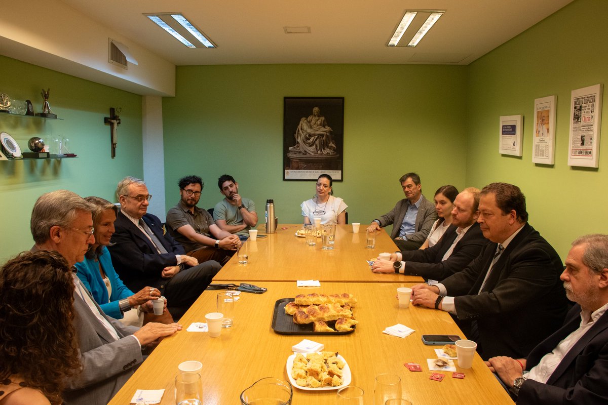 ¡@epg es un equipo que da orgullo!
Ayer hicimos un desayuno de trabajo para cerrar el 2024 y proyectar el 2025.
Gracias a directores/as, coordinadores/as y equipo UCA. Vivo el espíritu de la Escuela en la calidad de nuestros docentes y cursantes, y en los espacios que generamos.