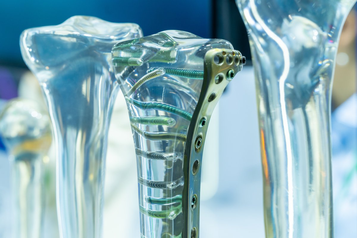 CarpenterTech's tweet image. From implants to stents, surgical tools, and more, Biodur® 108 is setting a new standard for performance and sustainability. Dive into our blog to explore the full potential of these groundbreaking alloys: hubs.li/Q02-9mB50