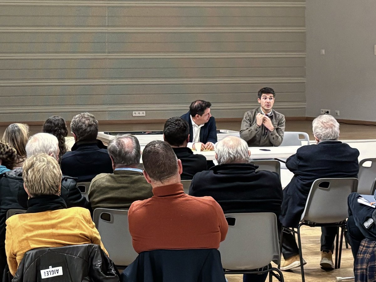 AurelienPradie's tweet photo. Réunion publique hier soir à Savignac-les-Églises, en Dordogne, aux côtés de @GuillaumeLEPERS. 

Merci chère @ThomassonM24 pour ton invitation et merci à tous pour votre accueil !

Bâtir. Patiemment. https://t.co/3IxFT8Tm6J