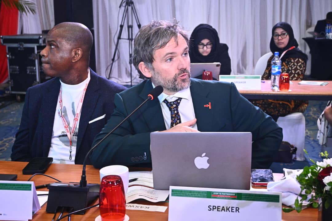StopTB's tweet photo. To reach the end #stigma target we have undertaken a journey to support countries &amp; communities to do just that. From the side of Stop TB, we're fortunate to be able to build on shoulders of giants and see some amazing work that is being undertaken around the world @MalarJames https://t.co/zplzp1xITN