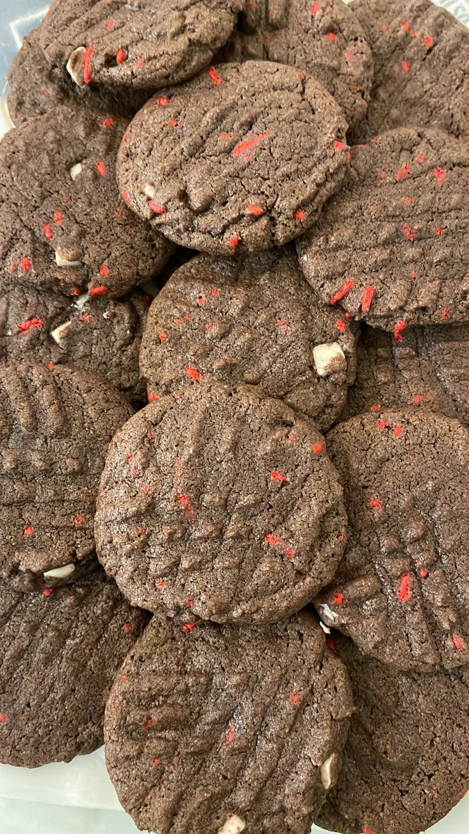 BuzztownM's tweet photo. Hot Cocoa Cookies 🍪✅💚 https://t.co/m6x8Gien6l