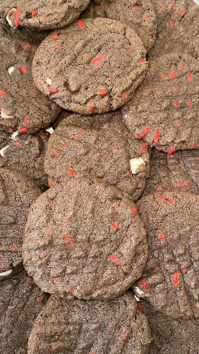 BuzztownM's tweet photo. Hot Cocoa Cookies 🍪✅💚 https://t.co/m6x8Gien6l