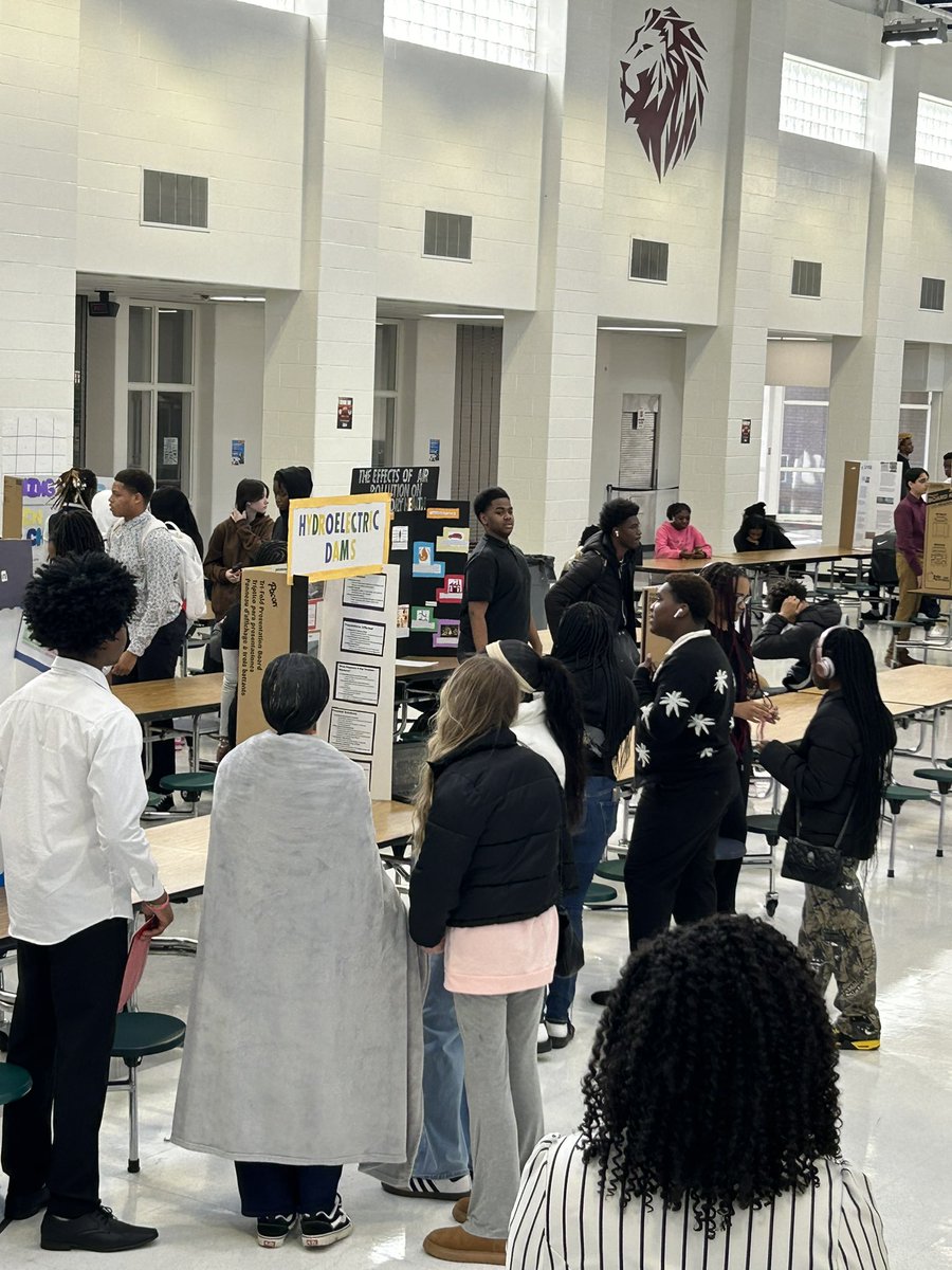 DariusFreeman84's tweet photo. Happening at the Lue: students are presenting their Environmental Science projects to their peers! Great job scholars!
@LuellaHS_HCS @Twonmyree @bhardnett12 @CoachMikalUwood #LearninHenry https://t.co/MRPJOPMZE3