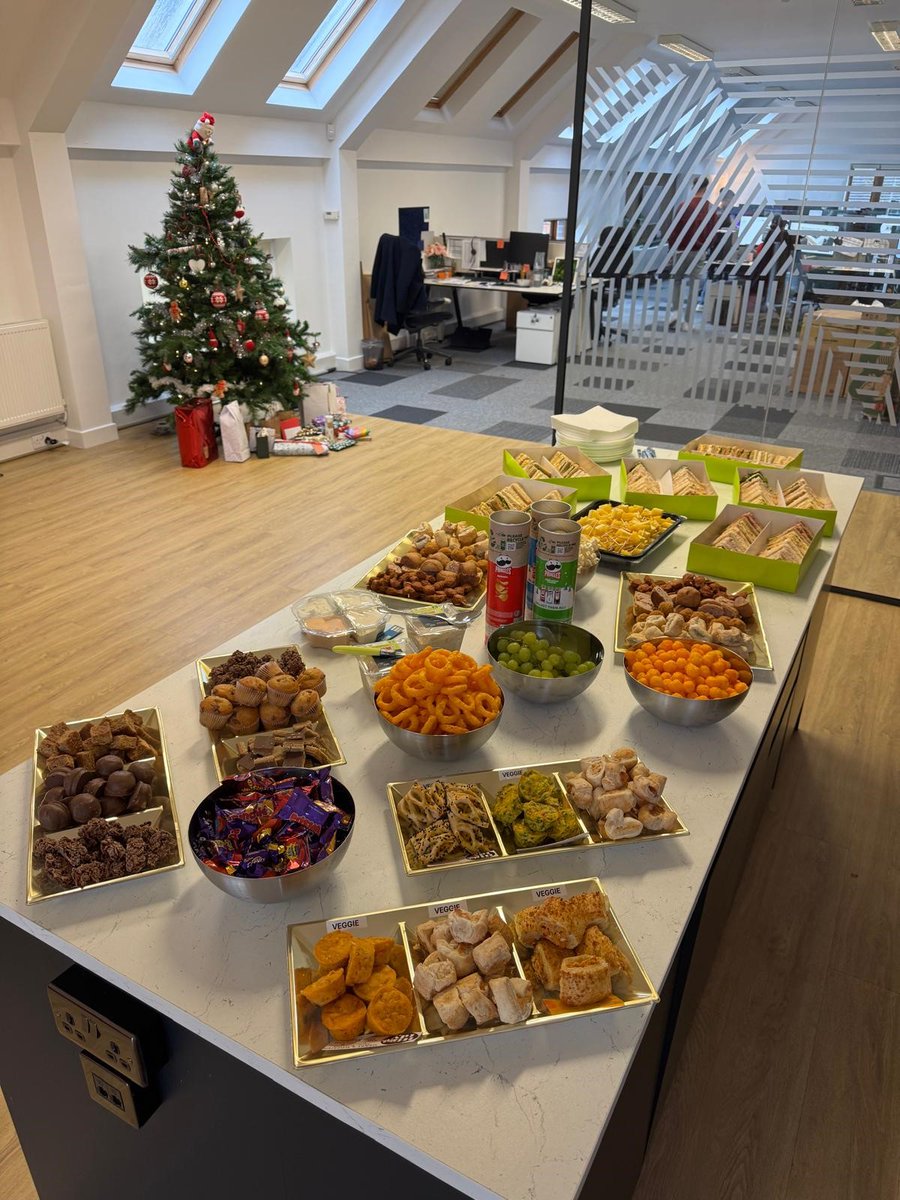 IsiGlobal's tweet image. 🎄 Embracing the festive magic at ISI Global! 🎅🏼
#ChristmasJumperDay brought a spark of joy to the office as our team came together to celebrate in style. 

#TeamBonding #HolidayCheer  #ISIGlobal #WorkFamily #ChristmasSpirit