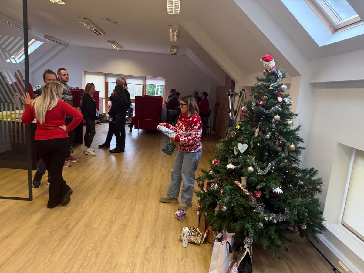IsiGlobal's tweet image. 🎄 Embracing the festive magic at ISI Global! 🎅🏼
#ChristmasJumperDay brought a spark of joy to the office as our team came together to celebrate in style. 

#TeamBonding #HolidayCheer  #ISIGlobal #WorkFamily #ChristmasSpirit