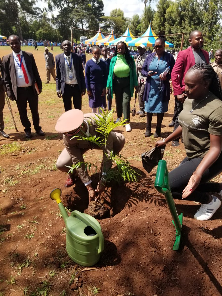 YoungAfriAction's tweet photo. We marked the Jamhuri Day celebrations at Kamuthanga primary. Later, in commemoration of this holiday, we planted trees by urging the area residents to keep on growing trees to aid in compacting climate change. https://t.co/04kzdqlk88