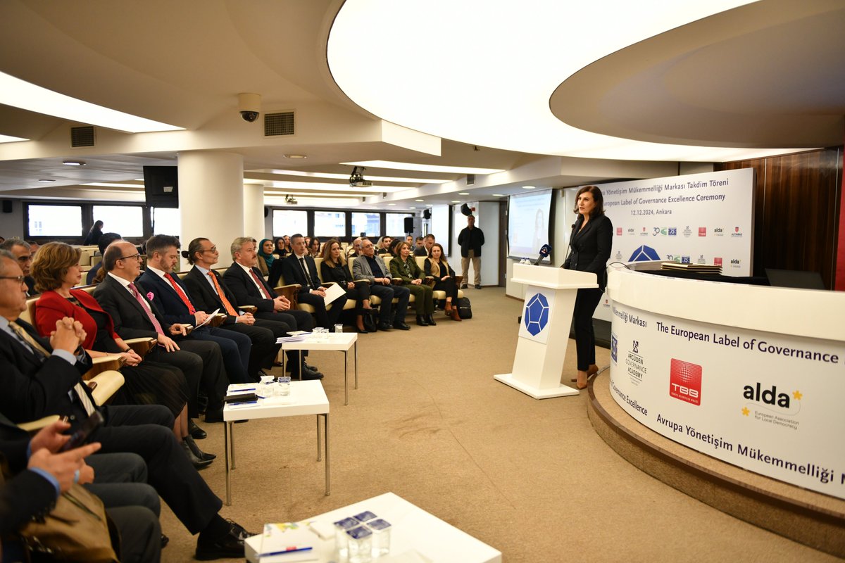 TBB's tweet photo. Yerel yönetimlerde iyi yönetişim kültürünün sembolü olan Avrupa Konseyinin 2024 yılı Avrupa Yönetişim Mükemmelliği Markası #ELoGE sahiplerini buldu.
Bağımsız jüri tarafından değerlendirilerek Marka’yı almaya hak kazanan 13 belediyeye ödülleri #TBB hizmet binasında yapılan törenle takdim edildi. 
@Adana_Bld , @ankarabbld , @balikesirbld , @eskisehirbb  ve Gaziantep Büyükşehir Belediyeleri ile @amasyabld05 , @belediye51, @avcilarbel, @BagcilarBld, @etimesgutbld, @kadikoybelediye, @MelikgaziBel  ve @SultanbeyliBel  

Ayrıntılar için :
https://t.co/hfTJnHIIWM