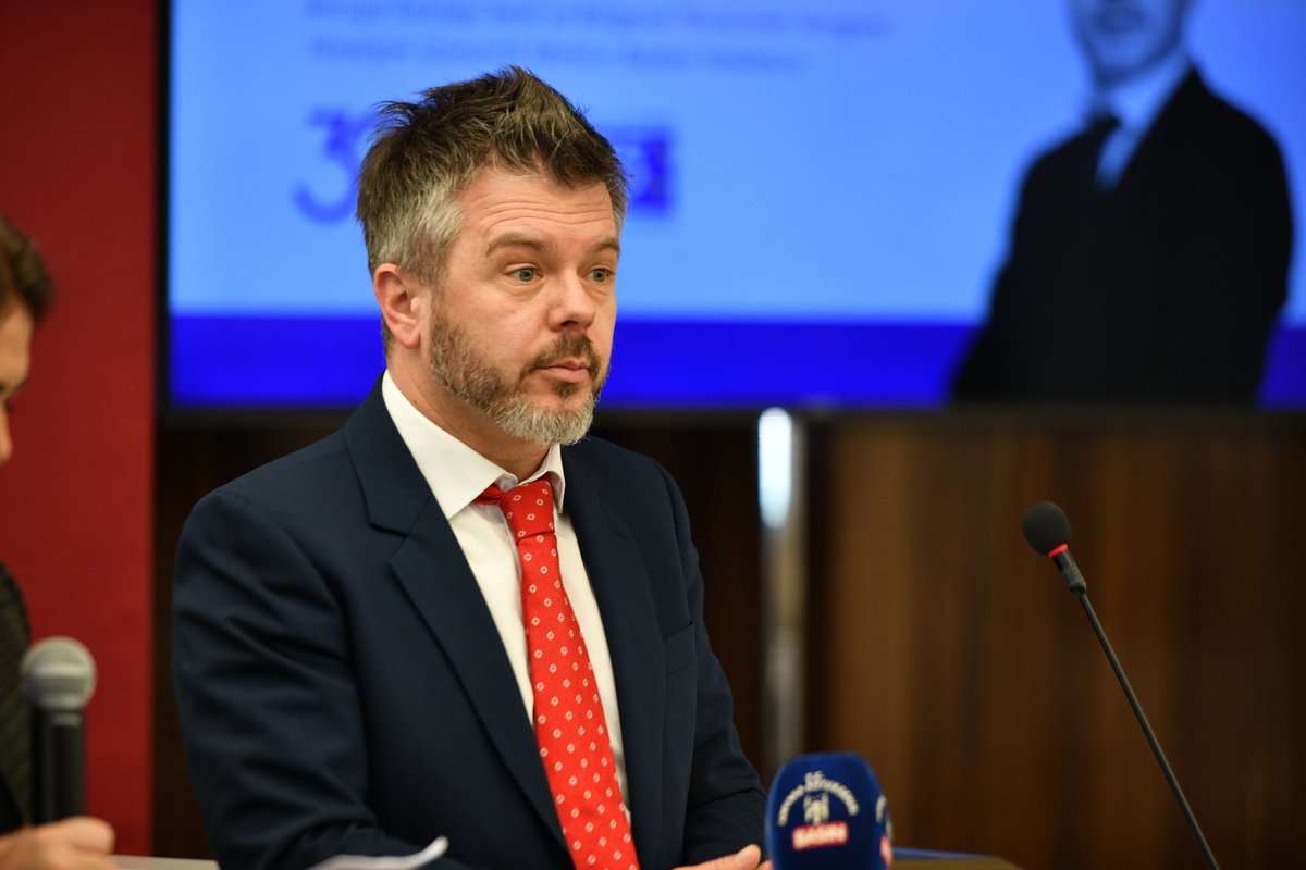 TBB's tweet photo. Yerel yönetimlerde iyi yönetişim kültürünün sembolü olan Avrupa Konseyinin 2024 yılı Avrupa Yönetişim Mükemmelliği Markası #ELoGE sahiplerini buldu.
Bağımsız jüri tarafından değerlendirilerek Marka’yı almaya hak kazanan 13 belediyeye ödülleri #TBB hizmet binasında yapılan törenle takdim edildi. 
@Adana_Bld , @ankarabbld , @balikesirbld , @eskisehirbb  ve Gaziantep Büyükşehir Belediyeleri ile @amasyabld05 , @belediye51, @avcilarbel, @BagcilarBld, @etimesgutbld, @kadikoybelediye, @MelikgaziBel  ve @SultanbeyliBel  

Ayrıntılar için :
https://t.co/hfTJnHIIWM