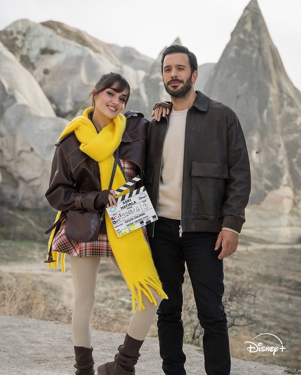 MartaFe54789724's tweet photo. Ya están en todas las cuentas jaja y los amamos a Gunes y Deniz!! Será la nueva pareja romántica de la serie de 8 episodios que veremos en #Rimender y #DisneyPlus #HandeErçel #barisarduc 💖💖💖💖 https://t.co/tTZ39vuUVU
