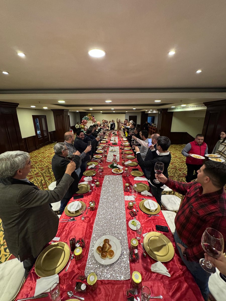 CANACINTRA_Trc's tweet photo. ¡Cierre de un año de éxitos compartidos!🎄🏭

🫱🏻‍🫲🏼En un espacio para reconocer los logros alcanzados y agradecer el trabajo de cada integrante de la Mesa Directiva durante el 2024, se llevó a cabo la Reunión Navideña. https://t.co/1SOCpcZhxd