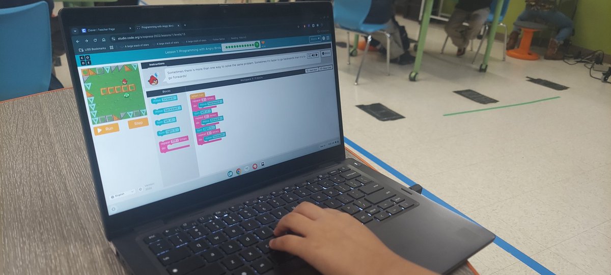 LabbHogg's tweet photo. We are learning block code using Angry Birds! 
@HESLancaster 
#CSatHoustonElem https://t.co/3NCRxK77L0