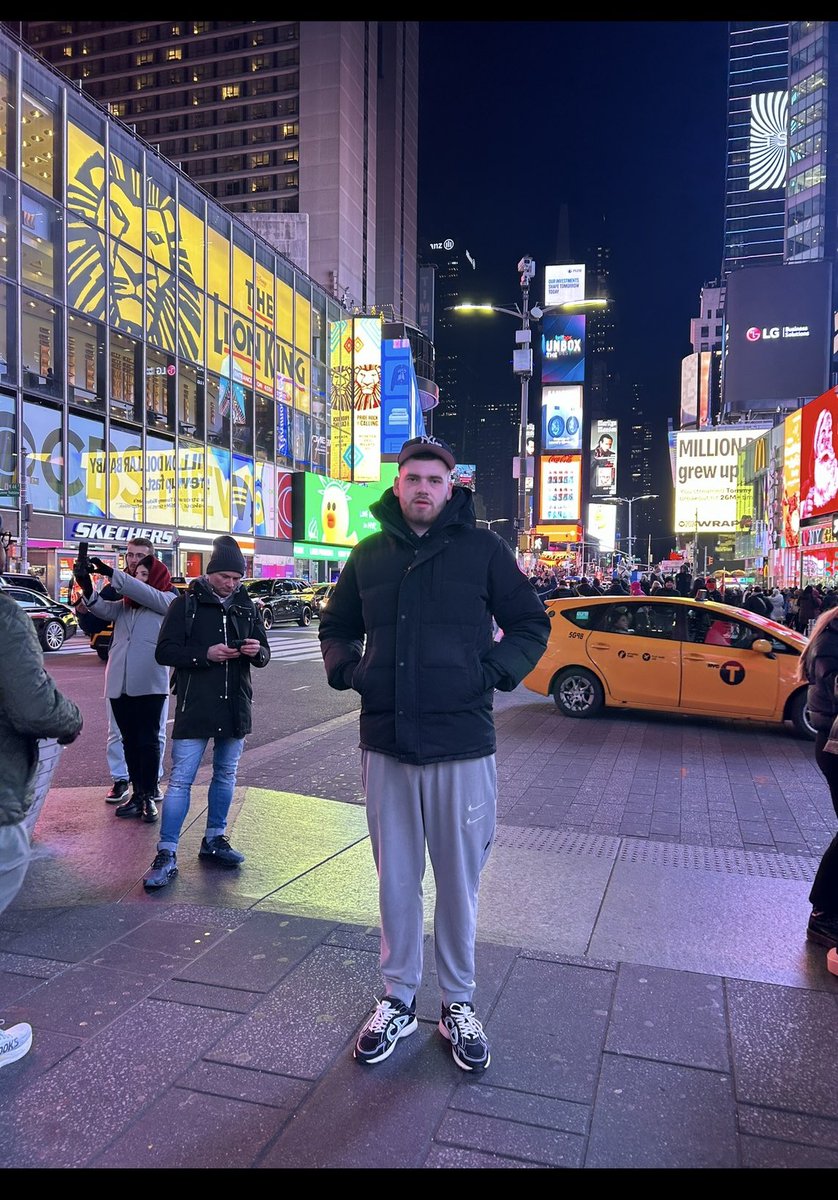 Pxstt's tweet photo. NYC🗽 https://t.co/7wZnbI80vx