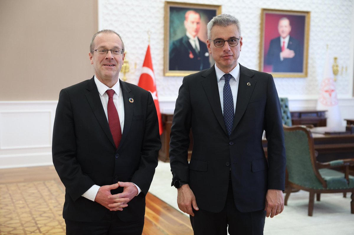 hans_kluge's tweet photo. .@WHO_Europe will continue its partnership with 🇹🇷 within the Organization of Turkic States (OTS), supporting #health initiatives across member states.

I commend @TurkicStates for the visionary step of establishing TURKTRANSPLANT, a groundbreaking initiative to coordinate organ donation & transplantation across OTS states. 

@WHO_Europe stands ready to support this vital effort.