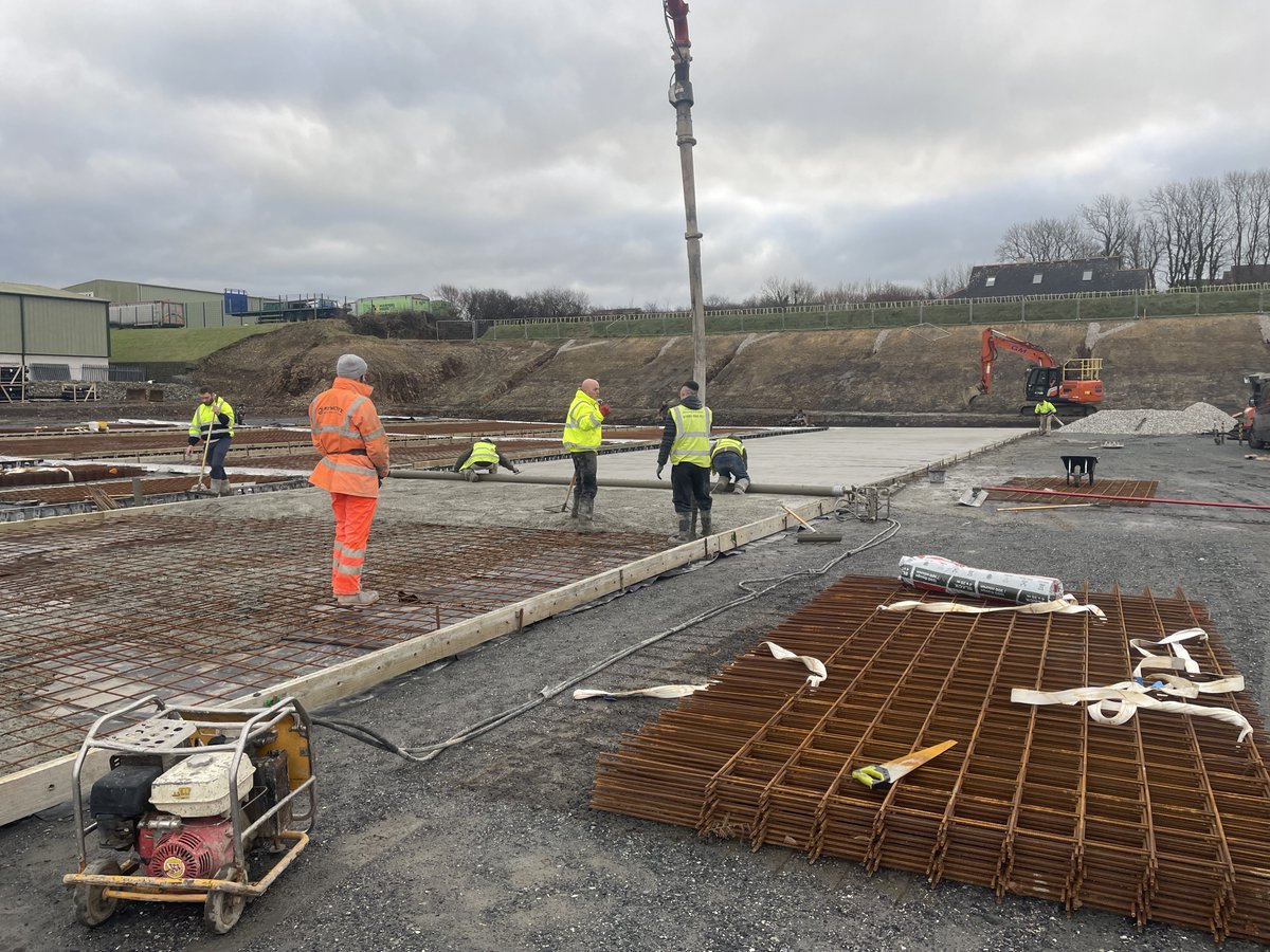 HarpersFeeds's tweet image. Our new site is coming along nicely 💚Concrete is starting to be poured 😁

Check in with us for further updates!

#NewProject #Holsworthy #SiteWorks