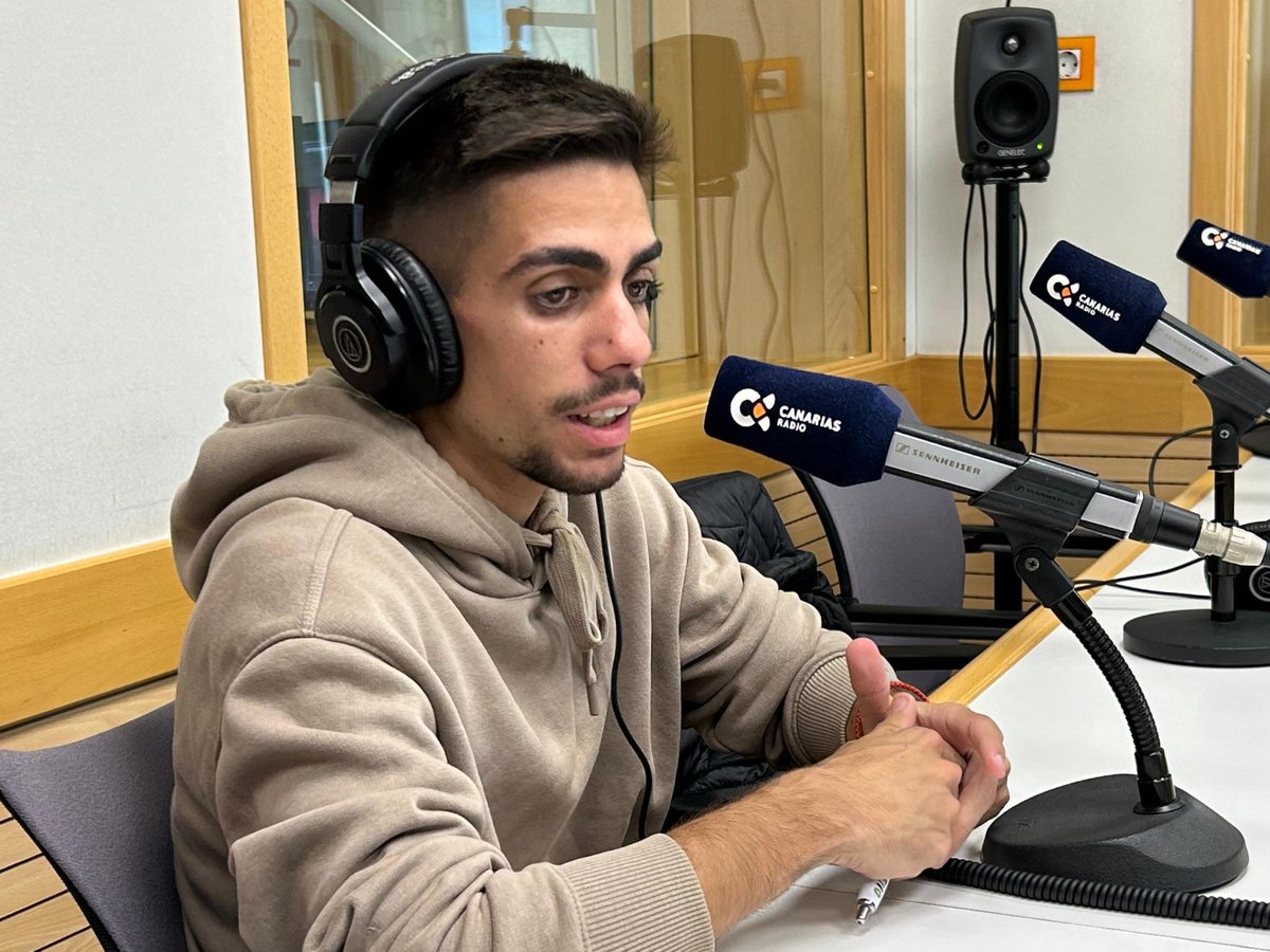 laradiocanaria's tweet photo. ⭕️ #Directo | Hoy escuchamos como protagonista de  nuestro #GenteLuminosa 🌟 a Oliver García, cofundador y vicepresidente de la Asociación @Aceiio1.

📻@RoscasCotufas
📡https://t.co/Rkqwj1b5KO https://t.co/dKaVK7hOIS