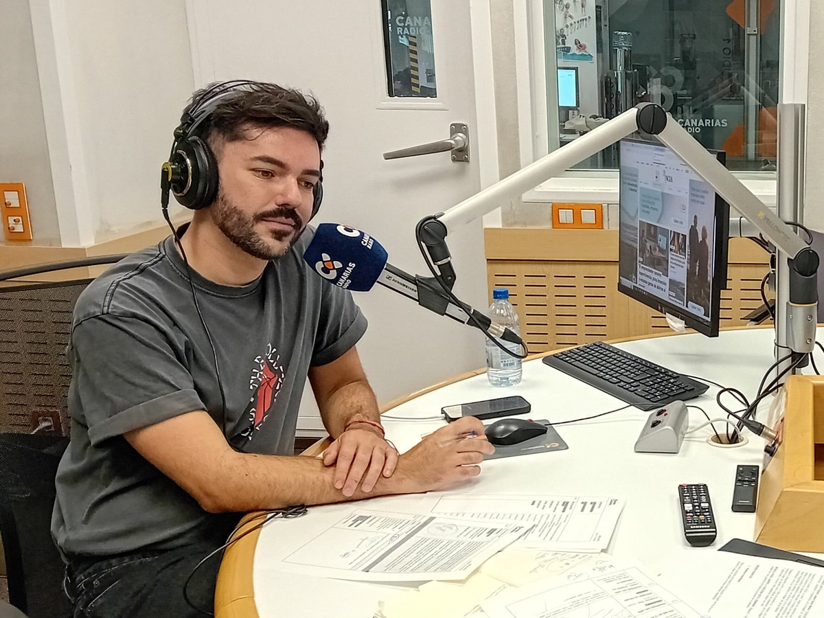 laradiocanaria's tweet photo. ⭕️ #Directo | Hoy escuchamos como protagonista de  nuestro #GenteLuminosa 🌟 a Oliver García, cofundador y vicepresidente de la Asociación @Aceiio1.

📻@RoscasCotufas
📡https://t.co/Rkqwj1b5KO https://t.co/dKaVK7hOIS