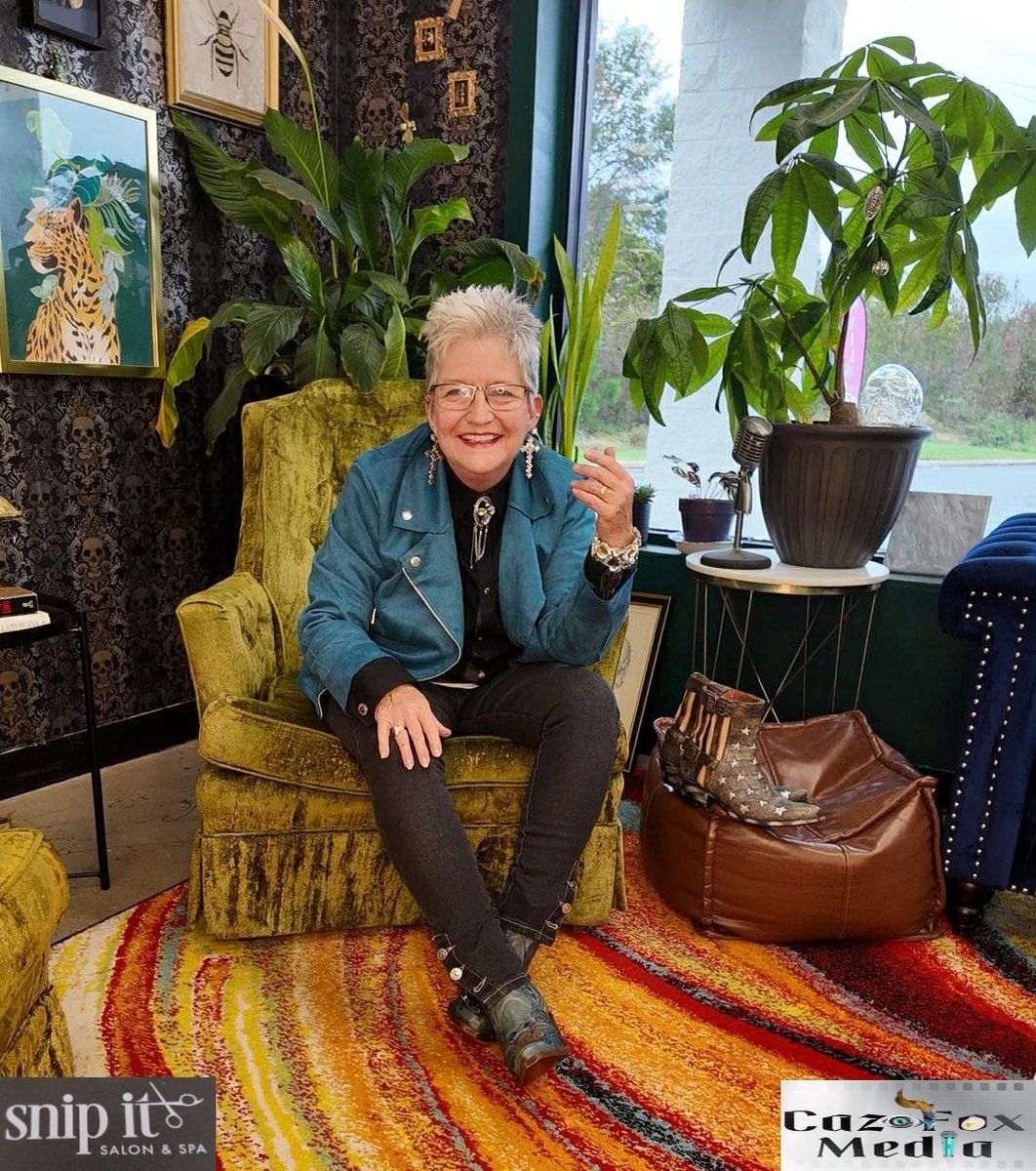 CassieJFox's tweet photo. #Cheese New image and attitude. The sessions at "Snip It Salon & Spa" love the vintage decor! #UnionSC Photo/Stylist Jay Bundrick. #CassieJFox #CazFoxMedia #JayBundrick #Stylist #Photos #RetroDecor #SnipItSalonandSpa #Art #Radio π¨ π· mic π€ π» #WhitmireSC #SOTB https://t.co/IqlvjdEEdn